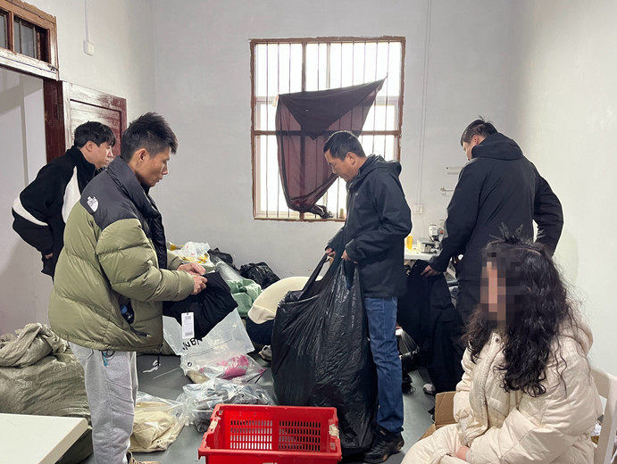 虚假地址发货假冒品牌服饰 自作聪明终难逃法网恢恢